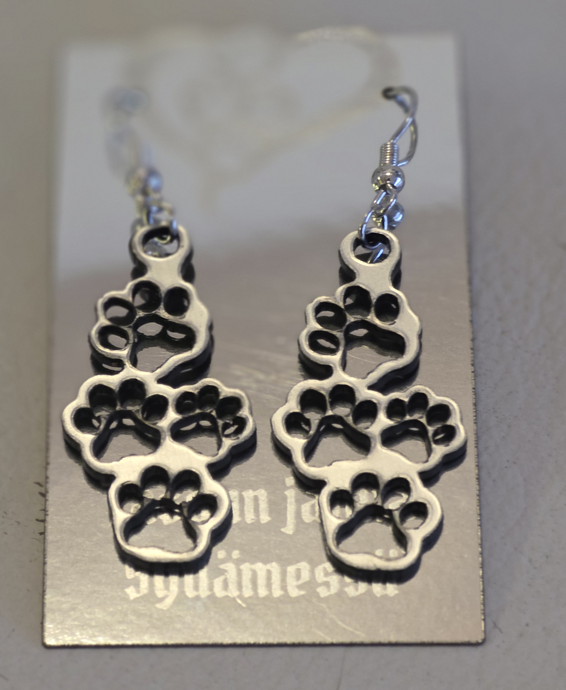 Korvakorut - tassupolku - hopeanvärinen